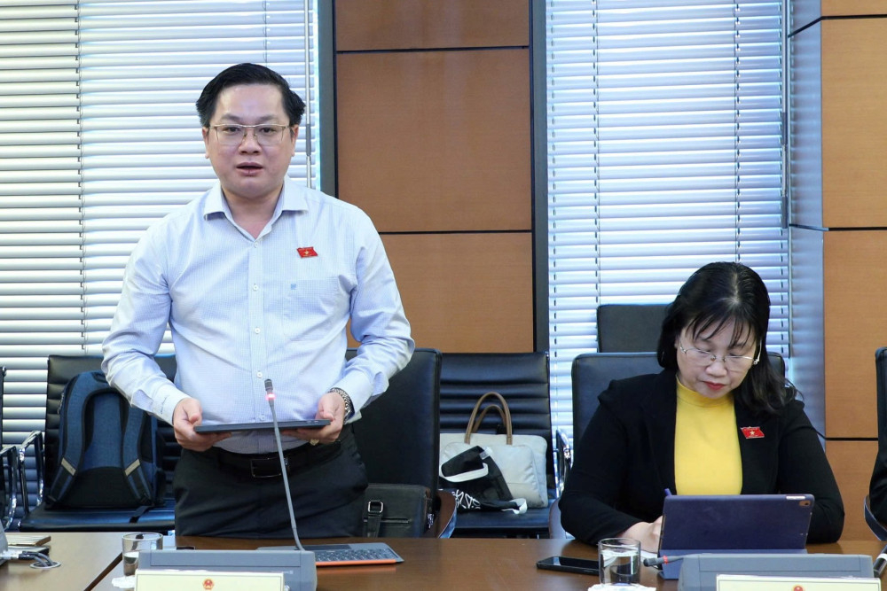 Đại biểu Trần Quốc Quân - Bí thư Đảng ủy xã Tân Lân, phát biểu ý kiến