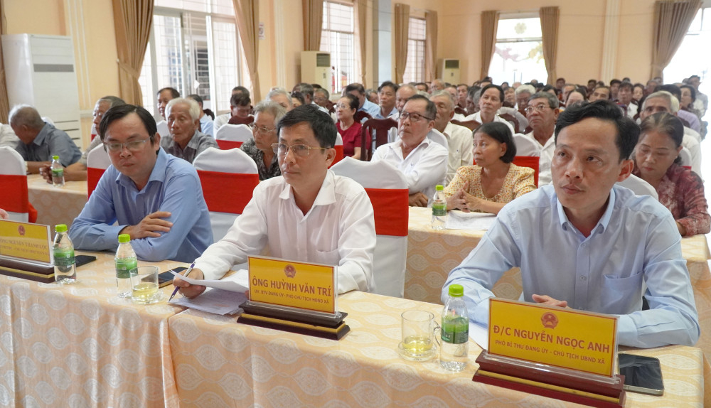 Đại biểu dự hội nghị tiếp xúc cử tri