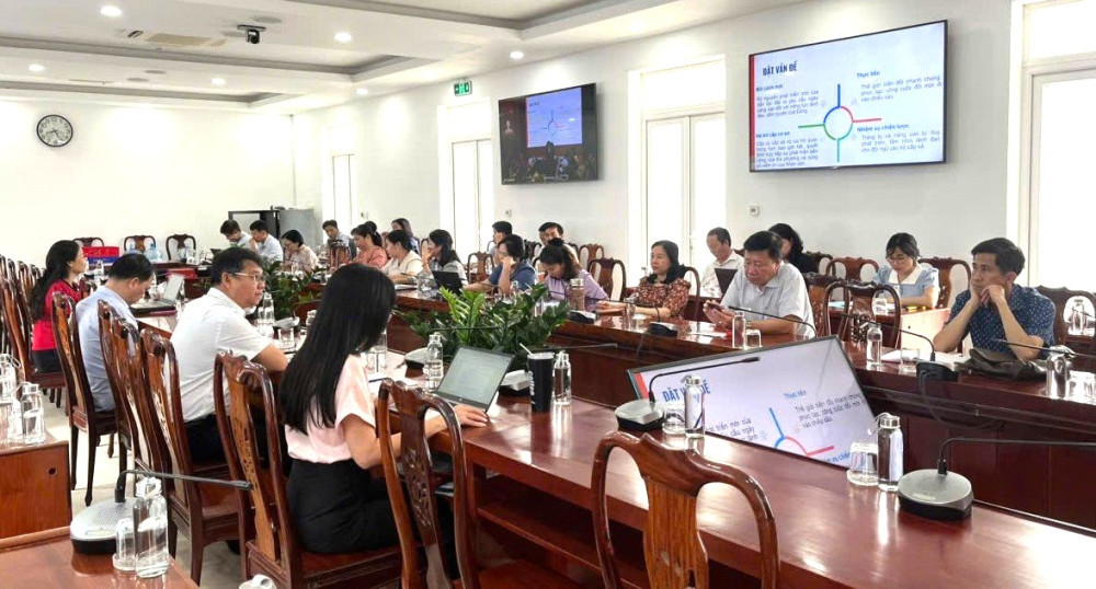 Đại biểu tham dự tại điểm cầu Phòng họp trực tuyến Tỉnh ủy Tây Ninh (phường Long An)