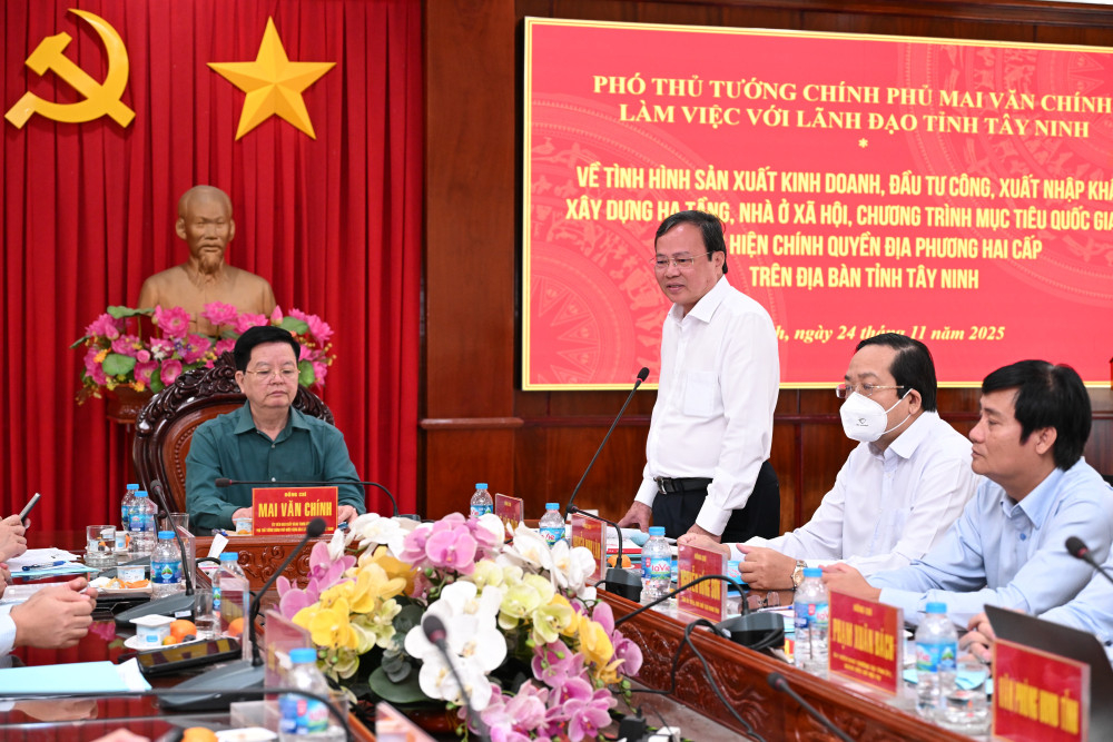 Phó Bí thư Tỉnh ủy, Chủ tịch UBND tỉnh Tây Ninh Lê Văn Hẳn phát biểu tại buổi làm việc