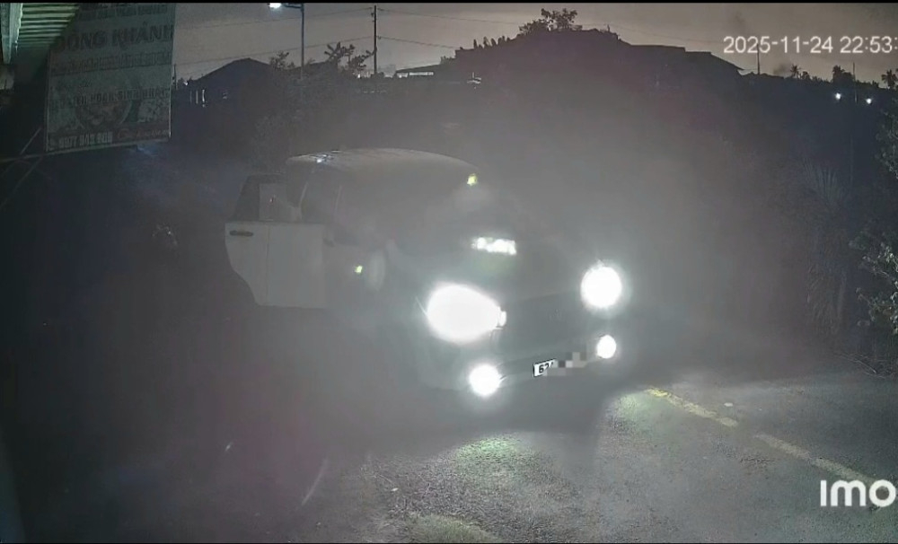  Chiếc xe ô tô do camera nhà dân ghi lại
