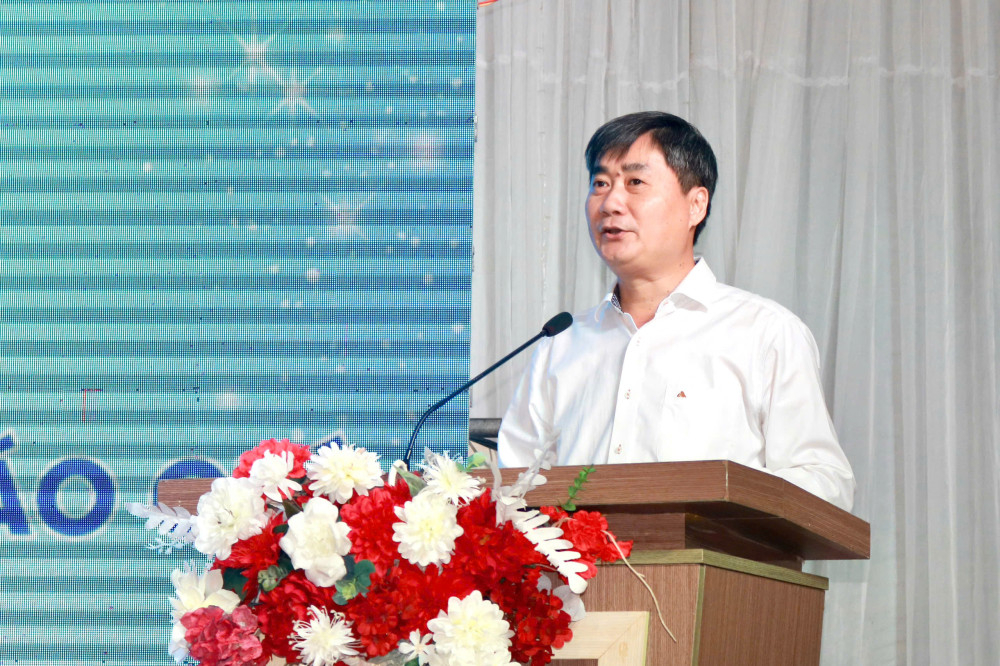 Phó Tổng Biên tập Báo và phát thanh, truyền hình Tây Ninh Châu Hồng Khá chia sẻ tại hội thảo