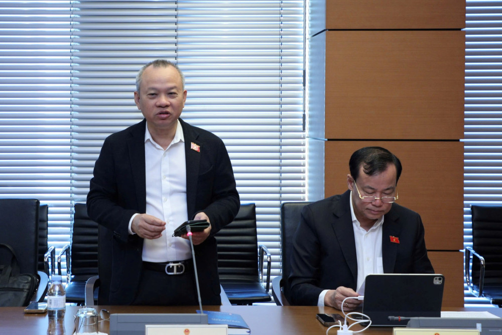 Đại biểu Nguyễn Mạnh Tiến - Phó Chủ nhiệm Ủy ban Quốc phòng, An ninh và Đối ngoại của Quốc hội phát biểu tại thảo luận tổ