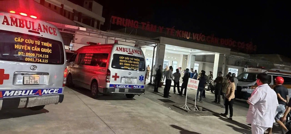 Nhiều công nhân bị va đập chấn thương được đưa vào bệnh viện