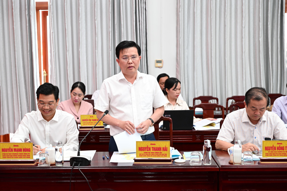 Phó Bí thư Tỉnh ủy, Chủ tịch UBMTTQ Việt Nam tỉnh Nguyễn Thanh Hải phát biểu ý kiến tại phiên họp