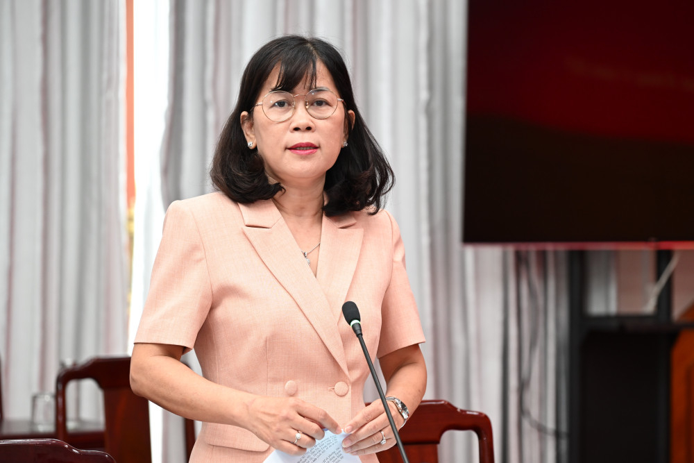 Ủy viên Ban Thường vụ Tỉnh ủy, Phó Chủ tịch HĐND tỉnh Nguyễn Đài Thy phát biểu tại phiên họp