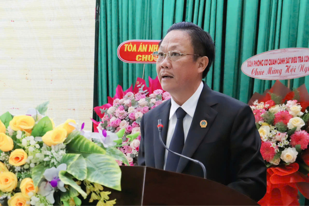 Bí thư Đảng ủy, Chánh án Tòa án Nhân dân tỉnh Tây Ninh Lê Quốc Dũng phát biểu khai mạc hội nghị