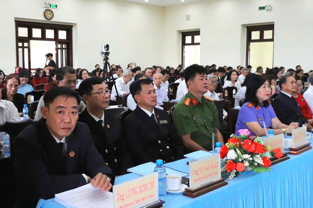 Đại biểu tham dự hội nghị