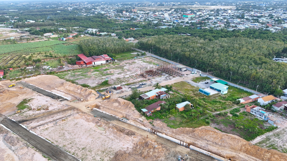 Dự án hiện còn 3 hộ dân ảnh hưởng chưa đồng thuận về phương án bồi thường để bàn giao mặt bằng cho chủ đầu tư tiếp tục thực hiện, triển khai dự án 