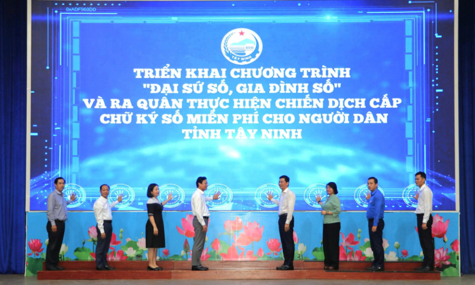 Thúc đẩy chuyển đổi số 'nhanh hơn, hiệu quả hơn, gần dân hơn'