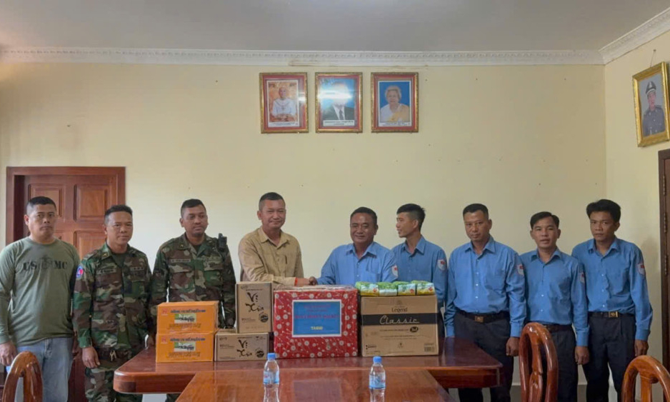 Đội K73 thăm và làm việc với Tiểu khu Quân sự tỉnh Battambang (Vương quốc Campuchia)
