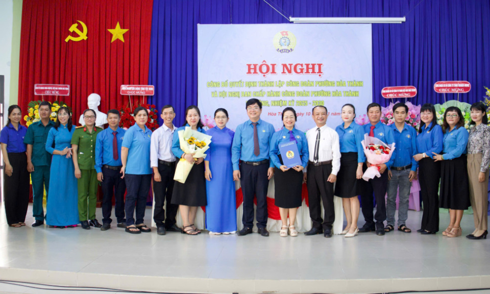 Công bố quyết định thành lập Công đoàn phường Hòa Thành, nhiệm kỳ 2025-2030
