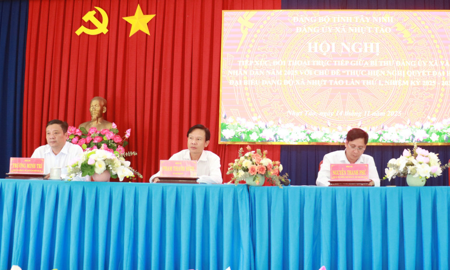 Xã Nhựt Tảo: Bí thư Đảng ủy xã tiếp xúc, đối thoại với Nhân dân