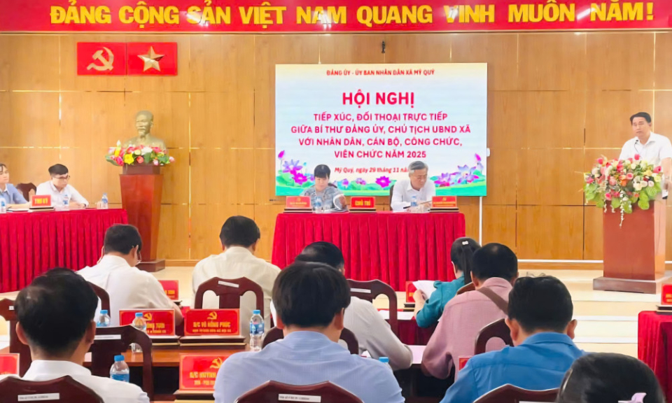 L&atilde;nh đạo x&atilde; Mỹ Qu&yacute; đối thoại với Nh&acirc;n d&acirc;n năm 2025