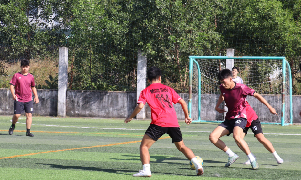 Sôi nổi giải bóng đá học sinh