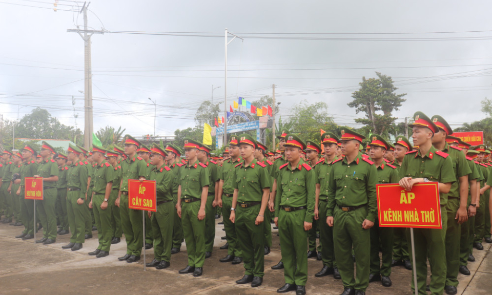 Hơn 1.000 học viên Trường Cao đẳng Cảnh sát Nhân dân II ra quân hoạt động thực tế tại xã Nhơn Hòa Lập