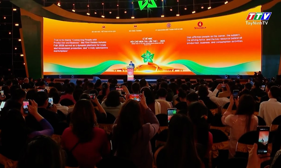 Thủ tướng Phạm Minh Chính dự Lễ bế mạc Hội chợ mùa Thu lần thứ I - 2025