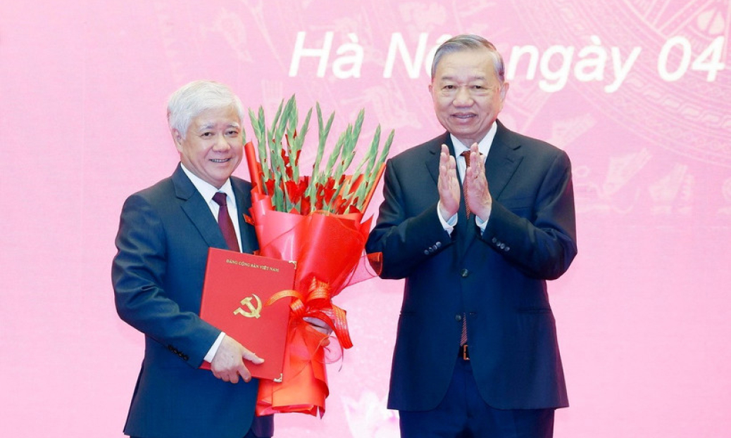Tổng Bí thư trao quyết định chỉ định Phó Bí thư thường trực Đảng ủy Quốc hội