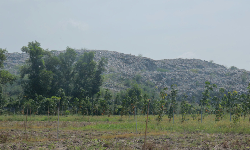 Bãi rác tồn đọng, đe dọa nguy cơ ô nhiễm môi trường xung quanh