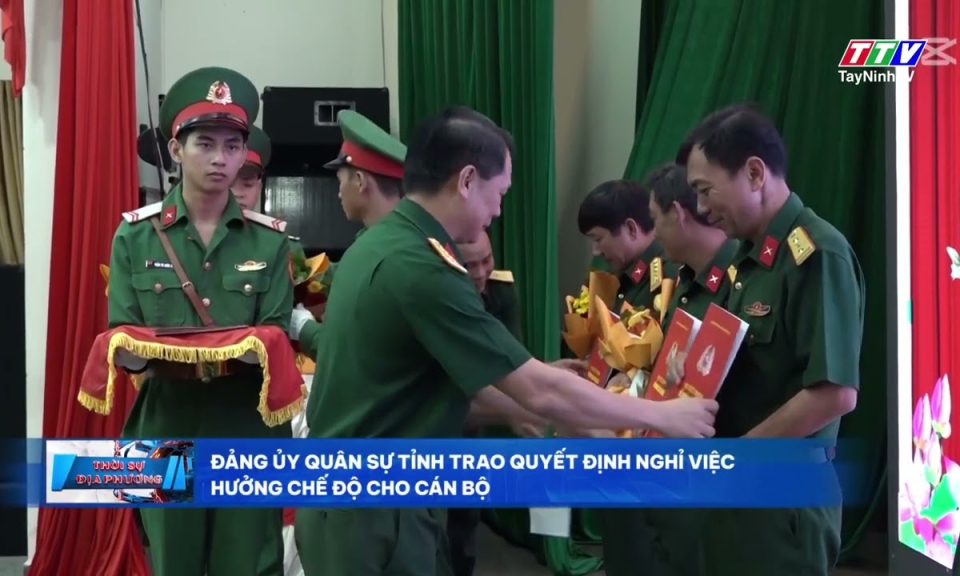 Đảng ủy Quân sự tỉnh trao quyết định nghỉ việc hưởng chế độ cho cán bộ