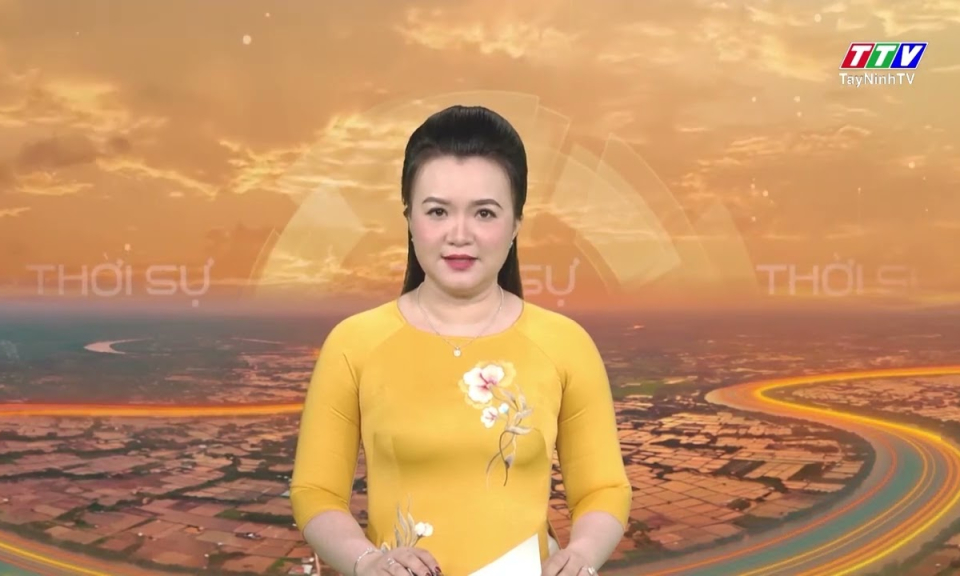 Nguyên Chủ tịch UBND tỉnh Tây Ninh nhận Huy hiệu 40 năm tuổi Đảng