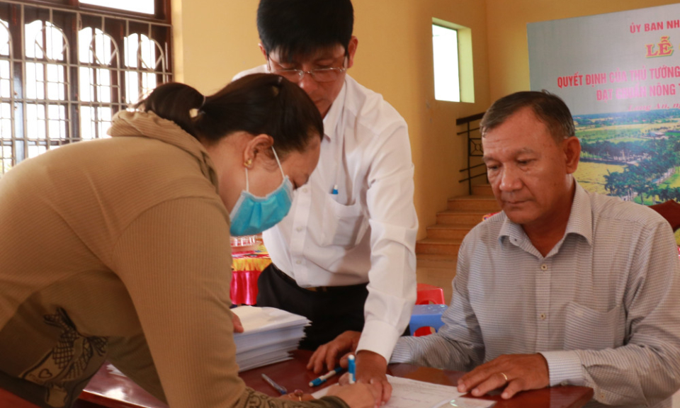 Dự án giải phóng mặt bằng để xây dựng cầu, đường dẫn vào 3 cầu trên Đường tỉnh 827E giải ngân đạt hơn 80%