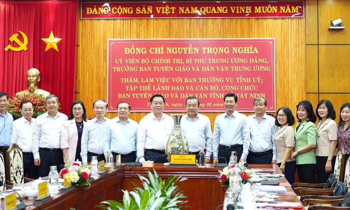 Học tập và làm theo gương Bác góp phần xây dựng Đảng, hệ thống chính trị trong sạch, vững mạnh