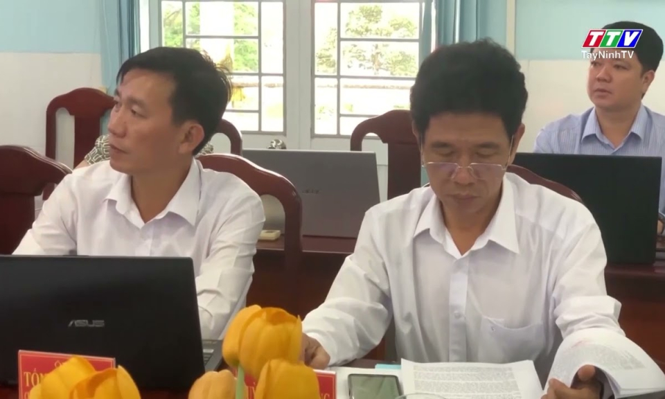 Đoàn công tác UBND tỉnh làm việc với xã Tân Hưng