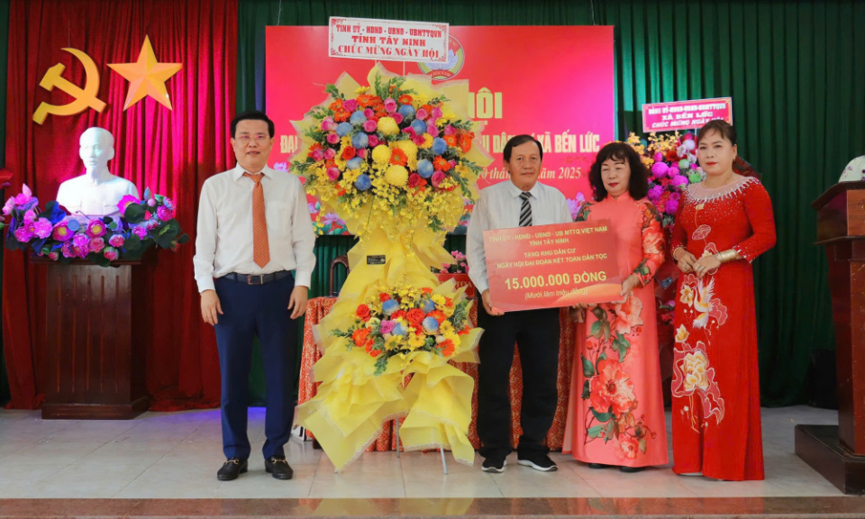 Sôi nổi Ngày hội Đại đoàn kết toàn dân tộc tại xã Bến Lức