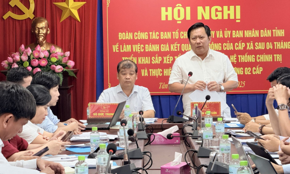 Đoàn công tác Ban Tổ chức Tỉnh uỷ và UBND tỉnh làm việc với các xã về kết quả thực hiện mô hình chính quyền địa phương 2 cấp