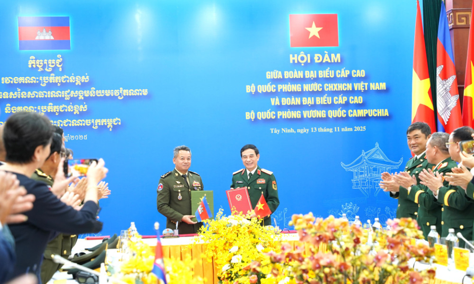 Bộ trưởng Bộ Quốc phòng hai nước Việt Nam - Campuchia hội đàm