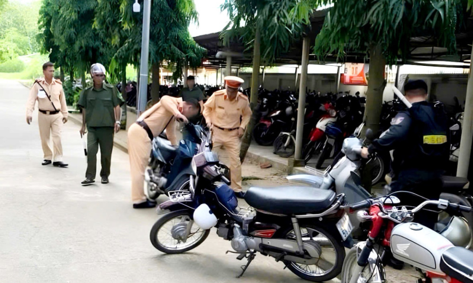 Tiếp tục triển khai bảo đảm trật tự an toàn giao thông cho học sinh