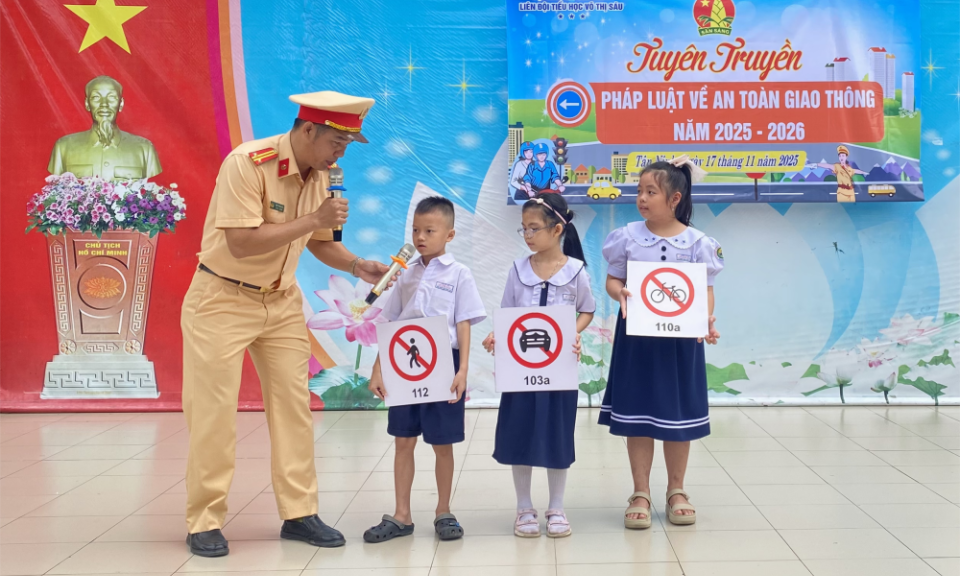 Tuyên truyền an toàn giao thông tại Trường Tiểu học Võ Thị Sáu