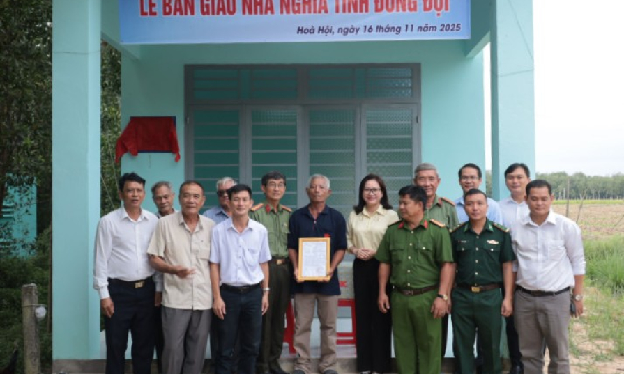 Công an tỉnh Tây Ninh trao nhà Nghĩa tình đồng đội tại xã Hòa Hội