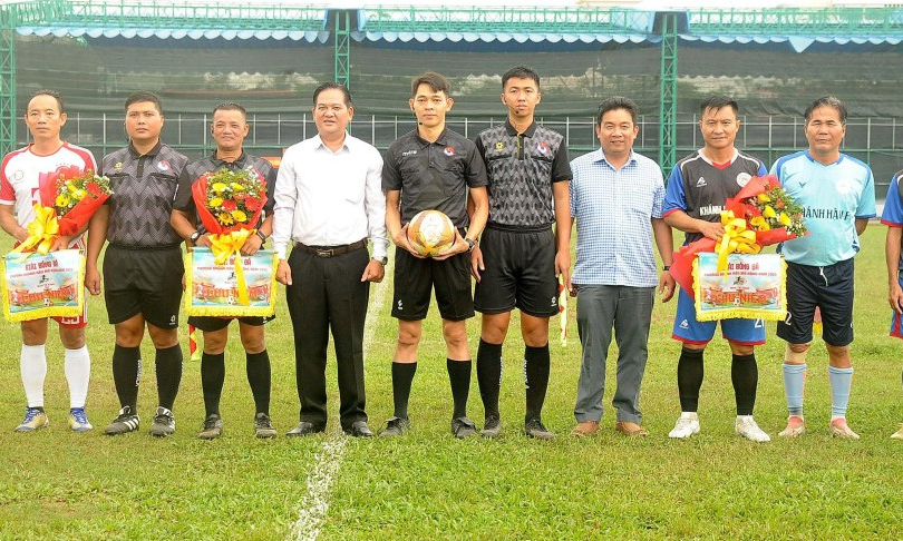 Khai mạc Giải bóng đá phường Khánh Hậu mở rộng năm 2025
