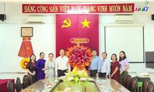 Lãnh đạo UBND tỉnh thăm, chúc mừng Ngày Nhà giáo Việt Nam