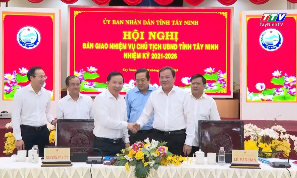 Bàn giao nhiệm vụ Chủ tịch UBND tỉnh Tây Ninh nhiệm kỳ 2021 - 2026