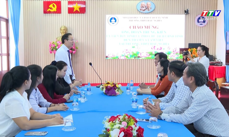 Thăm, chúc mừng Ngày Nhà giáo Việt Nam 20/11 tại Trường THPT Hậu Nghĩa