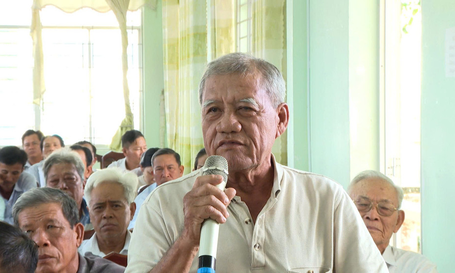 Cử tri xã Tuyên Thạnh kiến nghị đầu tư, nâng cấp đường giao thông