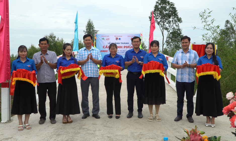Khánh thành công trình cầu Hạnh Phúc