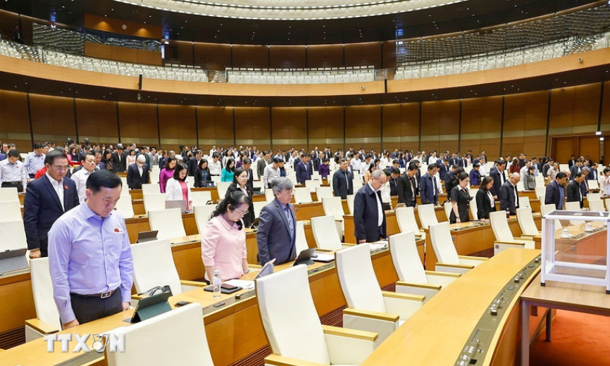 Quốc hội tưởng niệm đồng bào tử vong do thiên tai, bão lũ