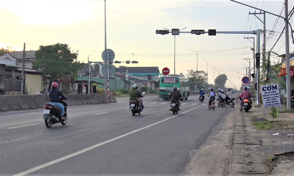 Đèn tín hiệu giao thông gần 2 tháng không hoạt động 