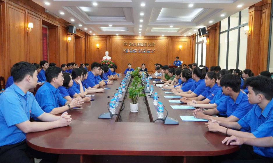 Chủ tịch UBND phường Tân Ninh đối thoại với thanh niên