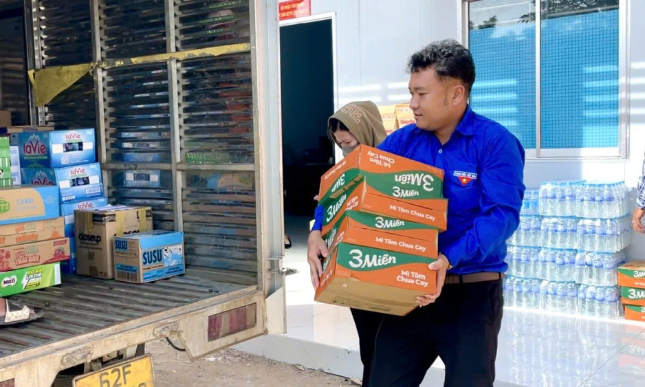 Tuổi trẻ Tây Ninh hướng về miền Trung bằng những hành động thiết thực