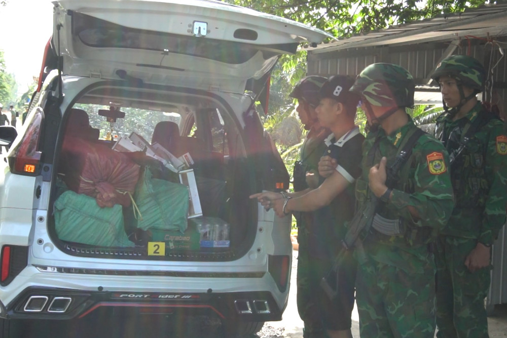 Bộ đội Biên phòng tỉnh Tây Ninh bắt đối tượng vận chuyển trái phép 3.000 bao thuốc lá nhập lậu các loại