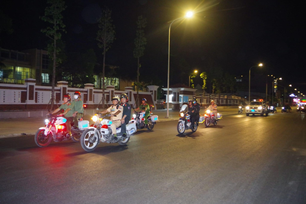 Công an tổ chức tuần tra, kiểm soát địa bàn vào ban đêm