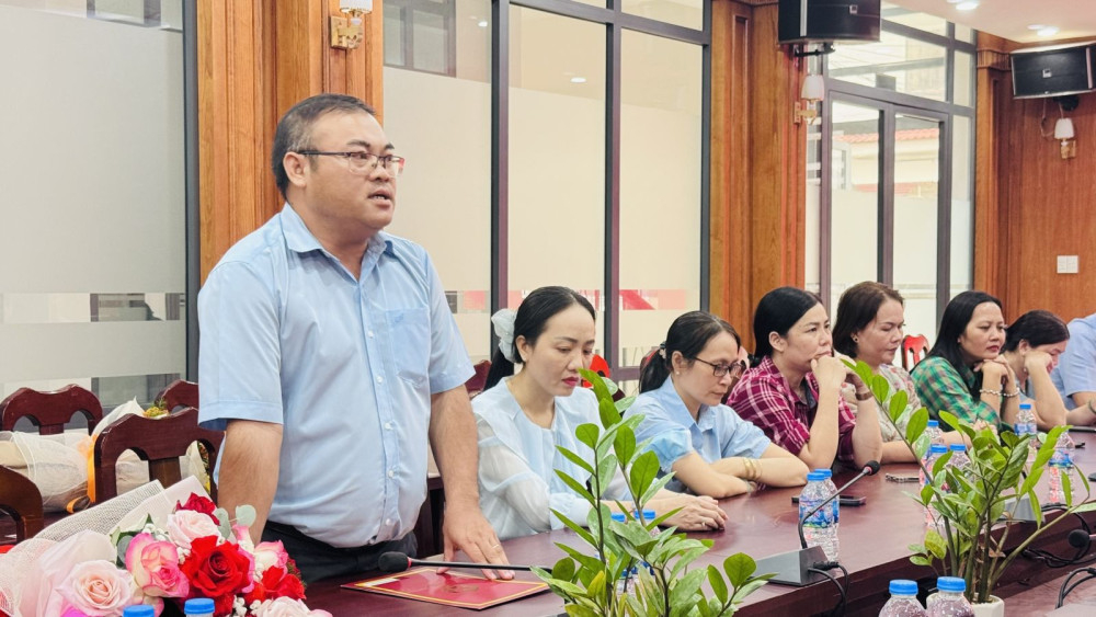 Tân Giám đốc Trung tâm Phục vụ hành chính công phường Huỳnh Thanh Nhã phát biểu nhận nhiệm vụ