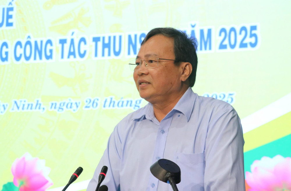 Phó Bí thư Tỉnh ủy, Chủ tịch UBND tỉnh Lê Văn Hẳn phát biểu chỉ đạo tại hội nghị 