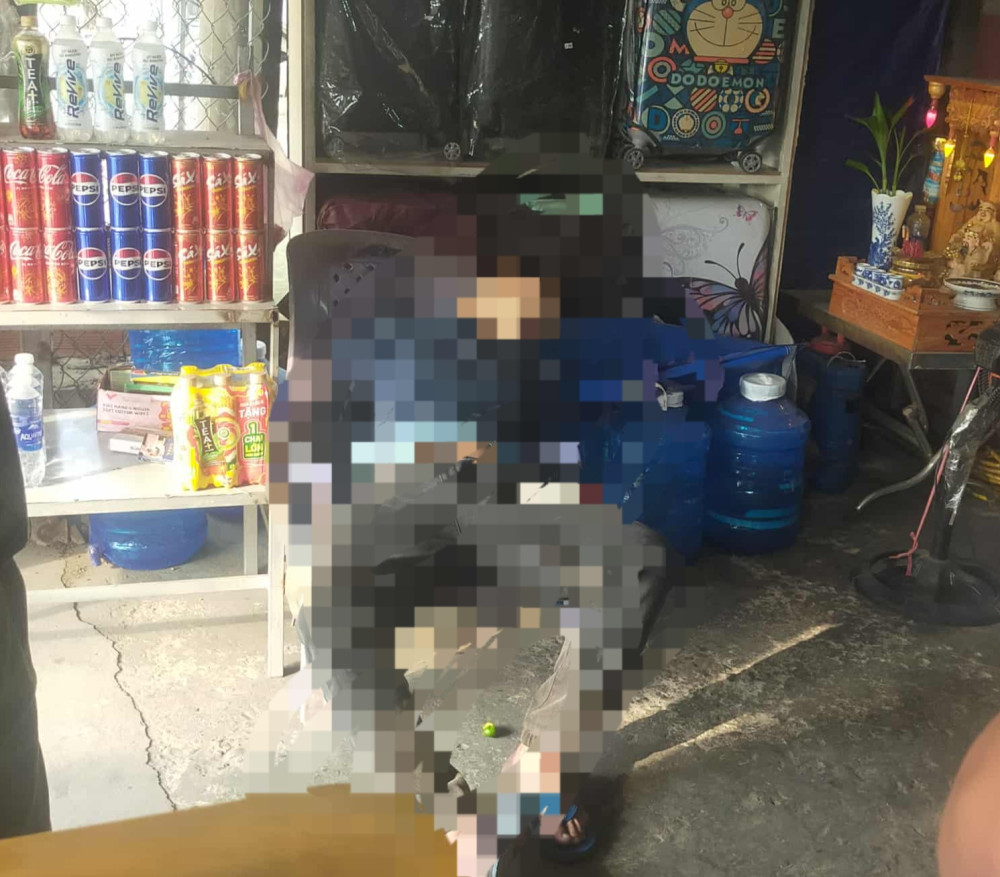 Nạn nhân tử vong trong tư thế ngồi trên ghế nhựa