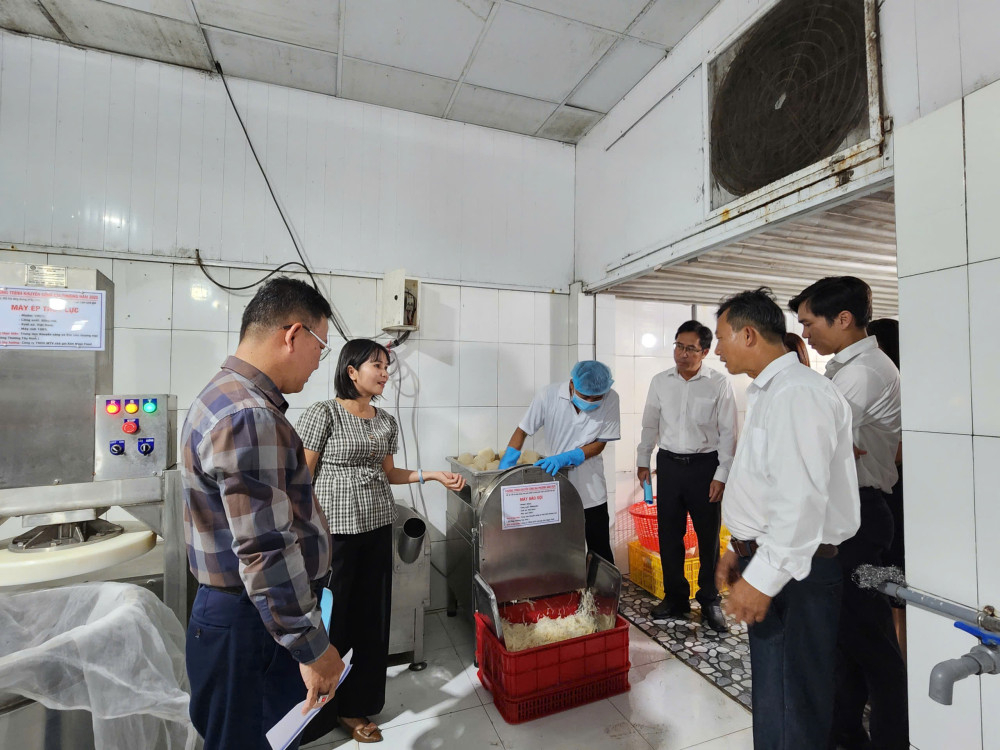 Máy bào sợi tự động không cần nén củ sắn như máy thủ công, công suất 500 kg/giờ